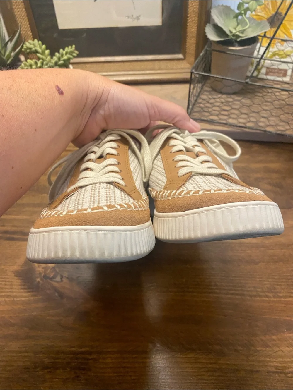 DOLCE VITA woven sneakers - Casual Cream & Tan Women’s Low-Top Sneakers - size 8